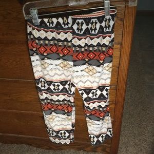 Aztec Capri leggings